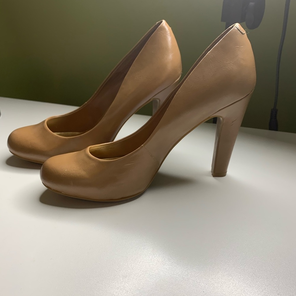 Jessica Simpson Taupe Heels